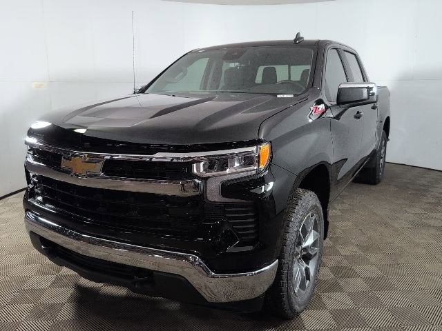 2026 Chevrolet Silverado 1500 LT in Black — front three-quarter view