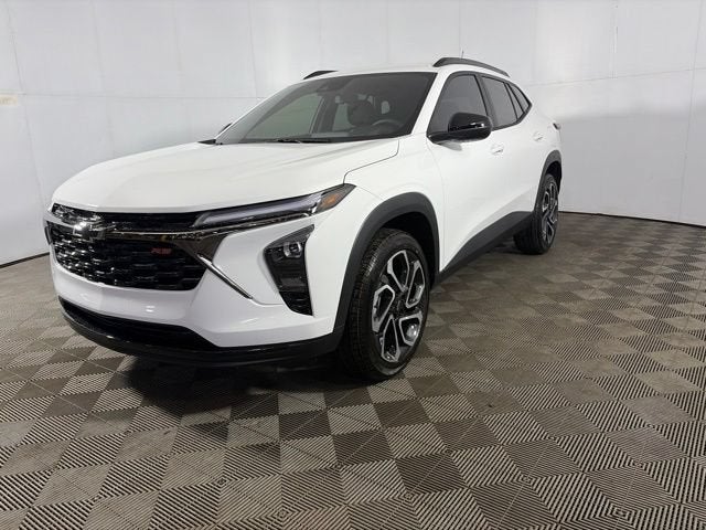 2026 Chevrolet Trax 2RS in Summit White — front three-quarter view
