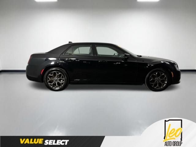 2015 Chrysler 300 — detail view