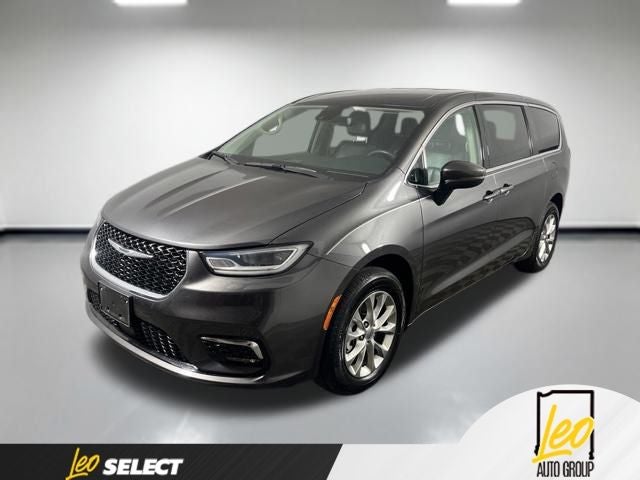 2023 Chrysler Pacifica Touring L AWD in Granite Crystal Metallic Clearcoat — front three-quarter view