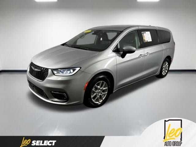 2023 Chrysler Pacifica Touring L in Silver Mist Clearcoat — front three-quarter view