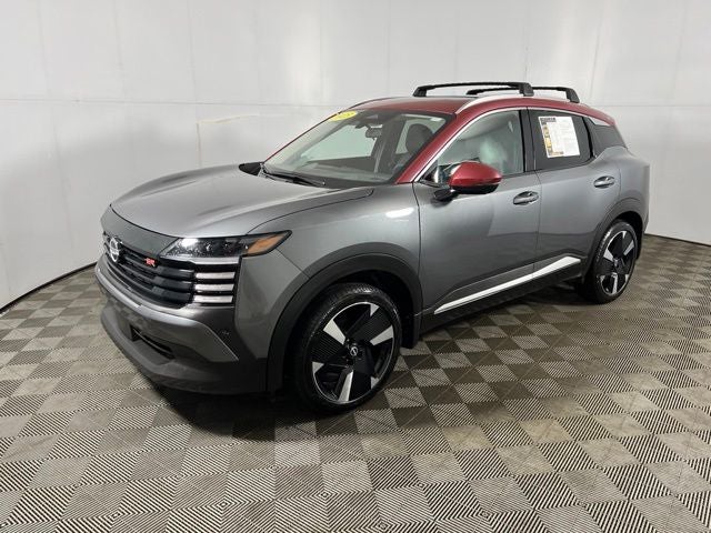 2025 Nissan Kicks SR in Gun Metallic — front three-quarter view