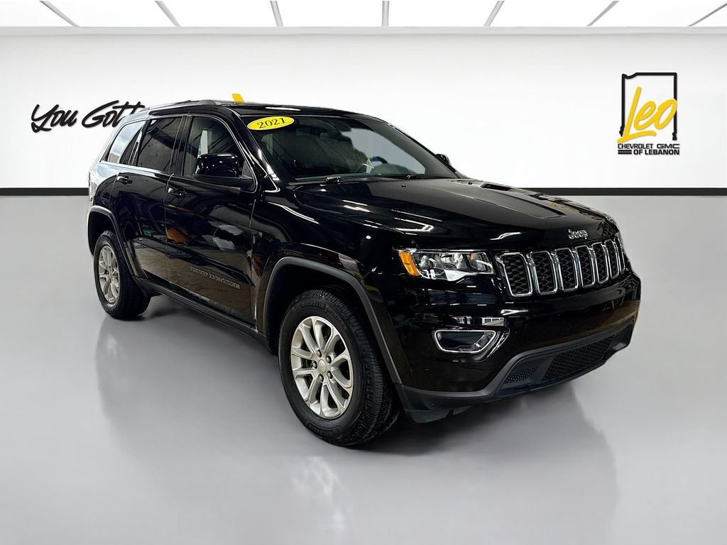 2021 Jeep Grand Cherokee — rear three-quarter view