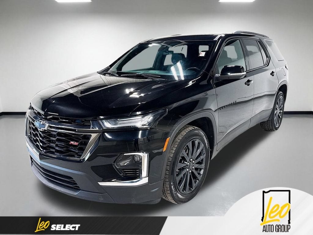 2023 Chevrolet Traverse RS in Mosaic Black Metallic — front three-quarter view