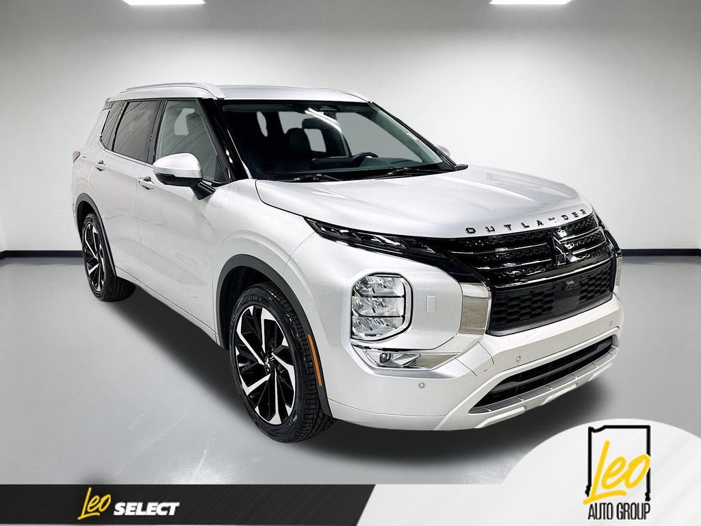 2022 Mitsubishi Outlander — detail view